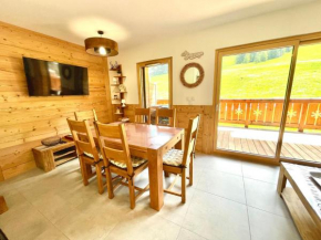 Appartement neuf sur les pistes avec parking et wifi - FR-1-505-190
